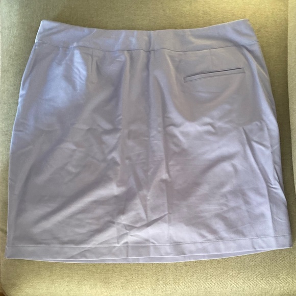 💜GREG NORMAN💜Golf skort in lilac . Size 12. Like new condition. - Picture 4 of 8